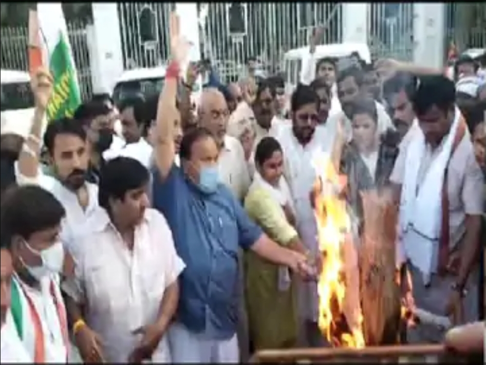 कांग्रेसियों ने लखीमपुर में हुए हिंसा को लेकर किया प्रदर्शन